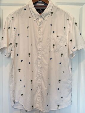 Casual White Short-Sleeve Button-Down Shirt with Palm Print